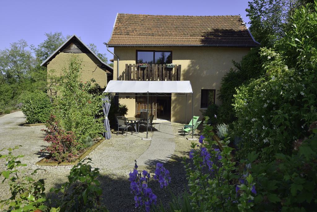 Bed and Breakfast La Parenthese Saint-Genix-sur-Guiers Exterior foto