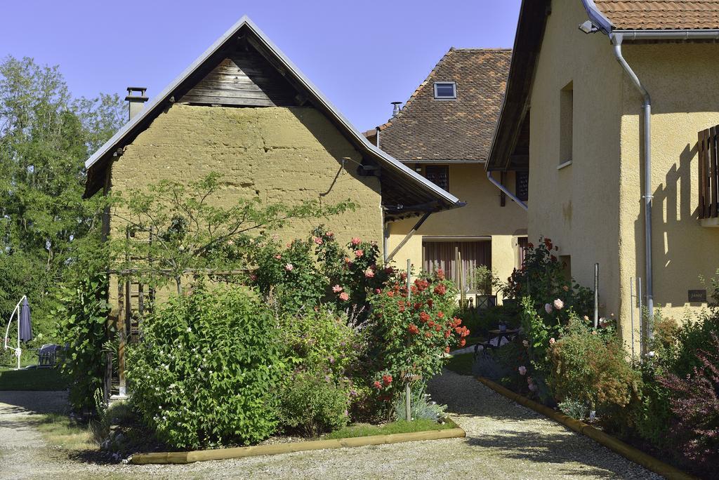 Bed and Breakfast La Parenthese Saint-Genix-sur-Guiers Exterior foto