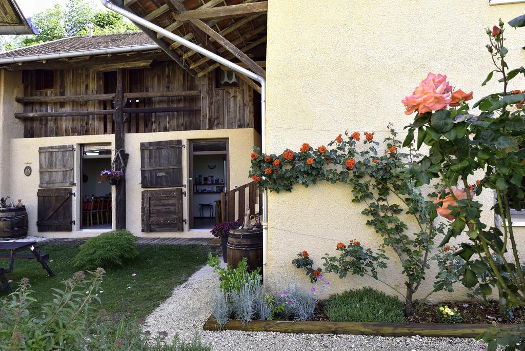 Bed and Breakfast La Parenthese Saint-Genix-sur-Guiers Exterior foto