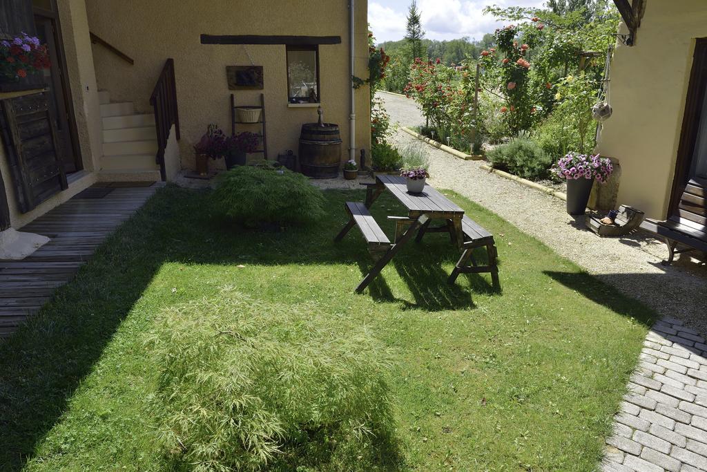 Bed and Breakfast La Parenthese Saint-Genix-sur-Guiers Exterior foto