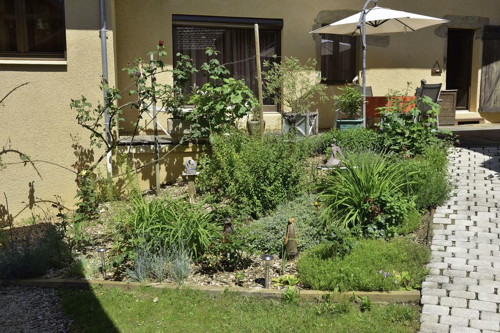 Bed and Breakfast La Parenthese Saint-Genix-sur-Guiers Exterior foto