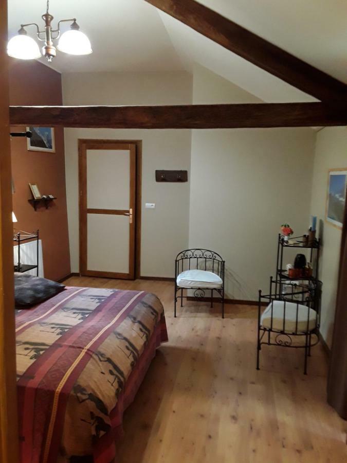 Bed and Breakfast La Parenthese Saint-Genix-sur-Guiers Exterior foto