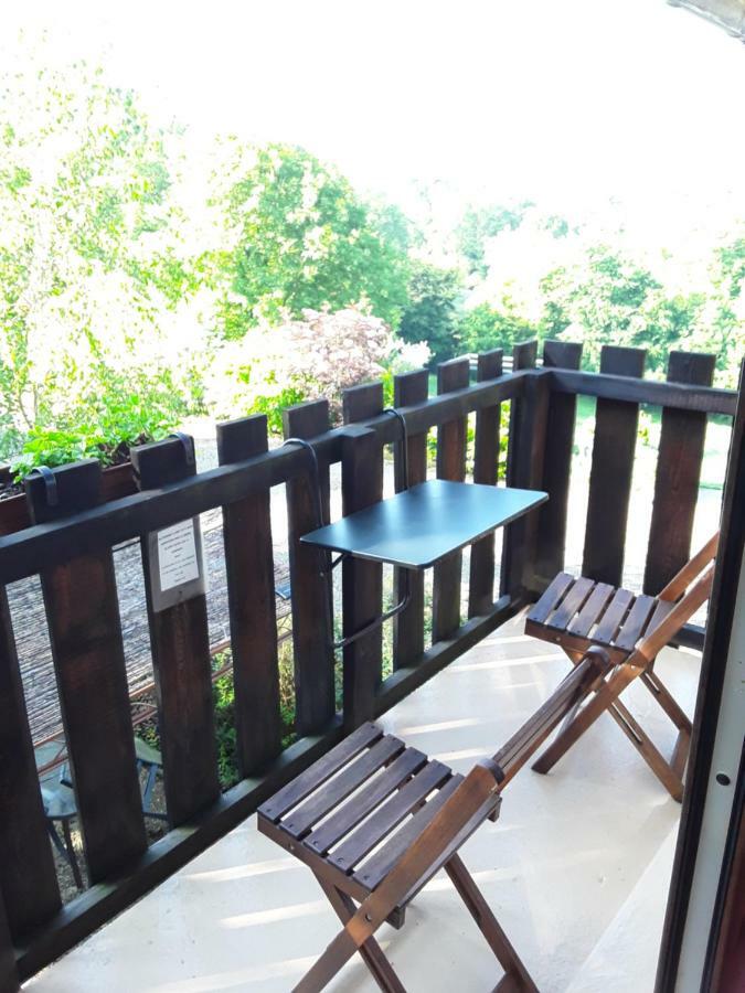 Bed and Breakfast La Parenthese Saint-Genix-sur-Guiers Exterior foto