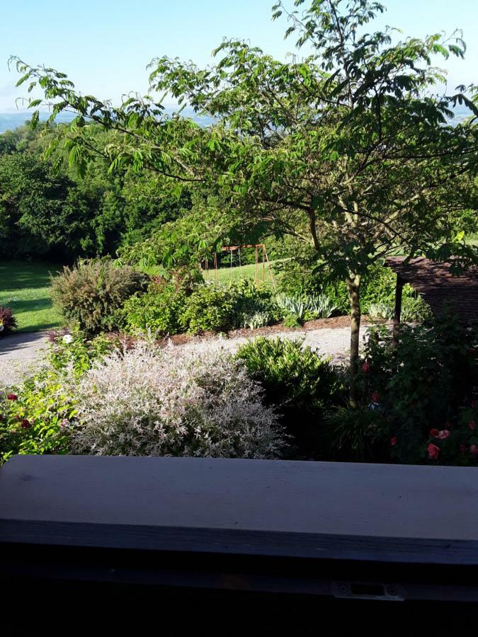 Bed and Breakfast La Parenthese Saint-Genix-sur-Guiers Exterior foto